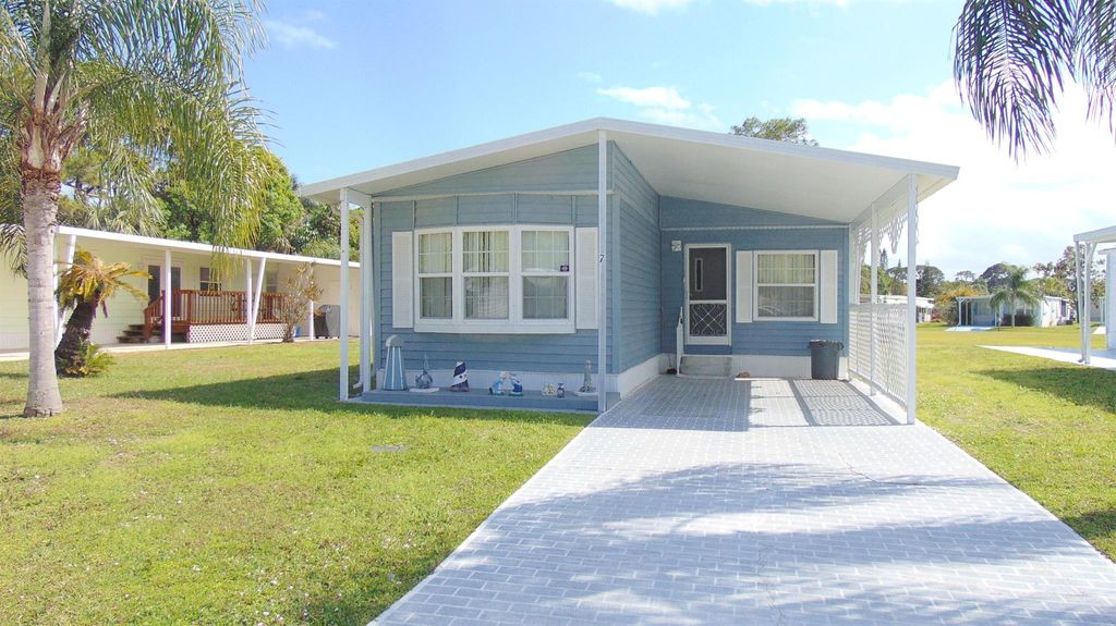 Photo of 7 Montanzas Road, Port Saint Lucie, FL 34952 (MLS # R11066454)