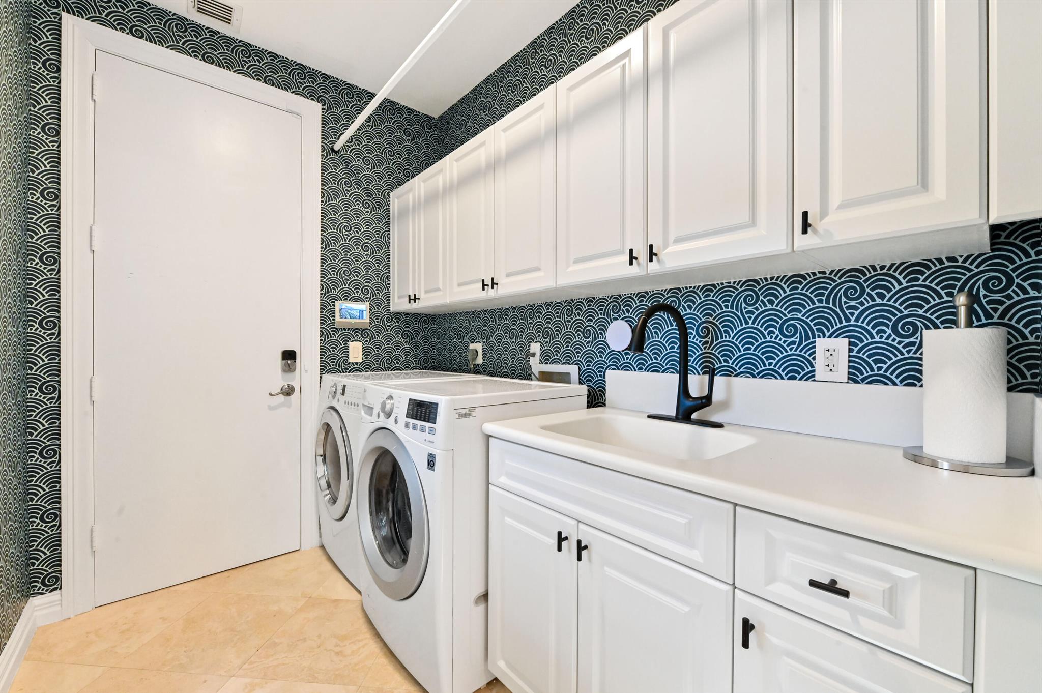 LANTANA POINT - Residential