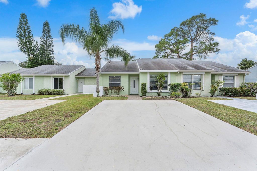 Photo of 115 Oakwood Drive, Jupiter, FL 33458 (MLS # R11065876)