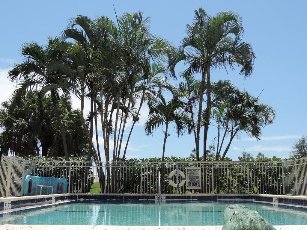 Photo of 3908 NE 22nd Avenue #4S, Fort Lauderdale, FL 33308 (MLS # F10517926)