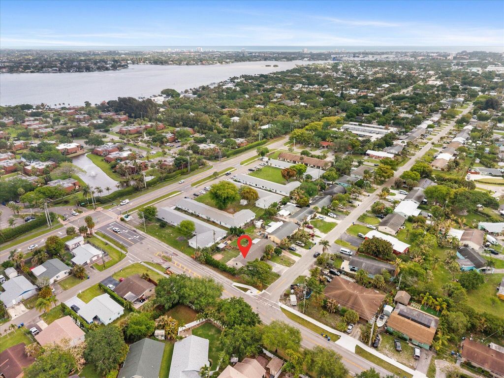 Photo of 821 Northview Drive, Jupiter, FL 33458 (MLS # B26016823)