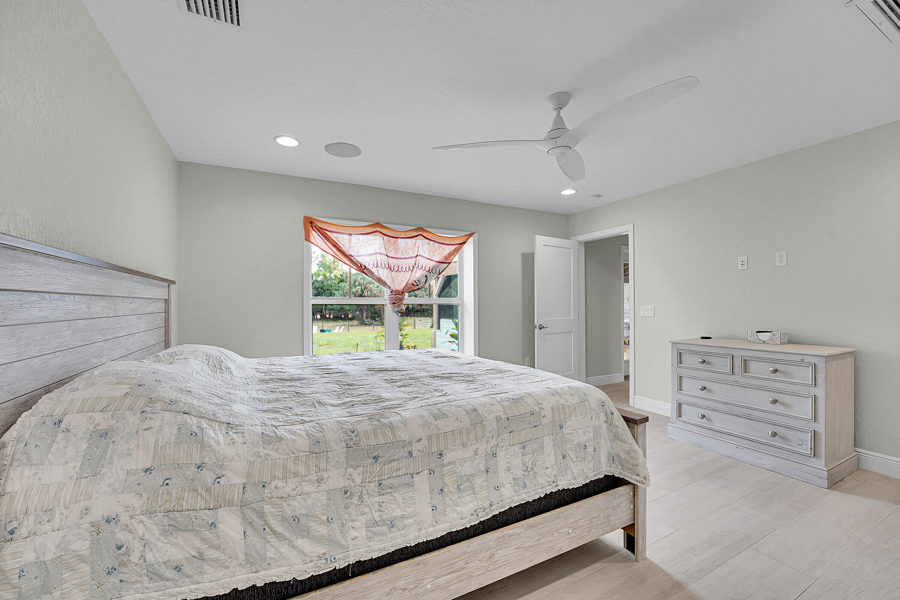 665000 Stuart Woods Ranch Hosanah Ln - Residential