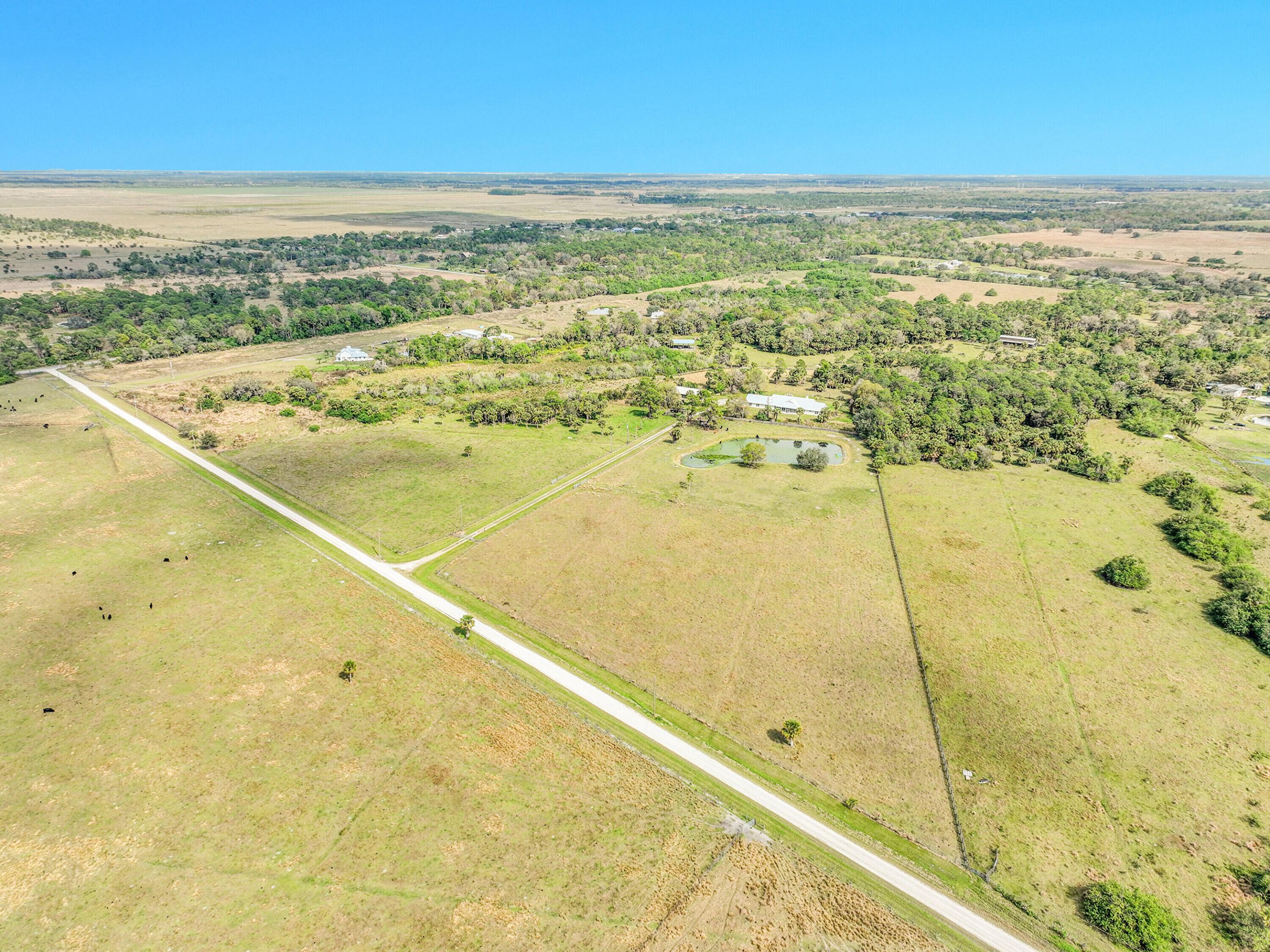 665000 Stuart Woods Ranch Hosanah Ln - Residential