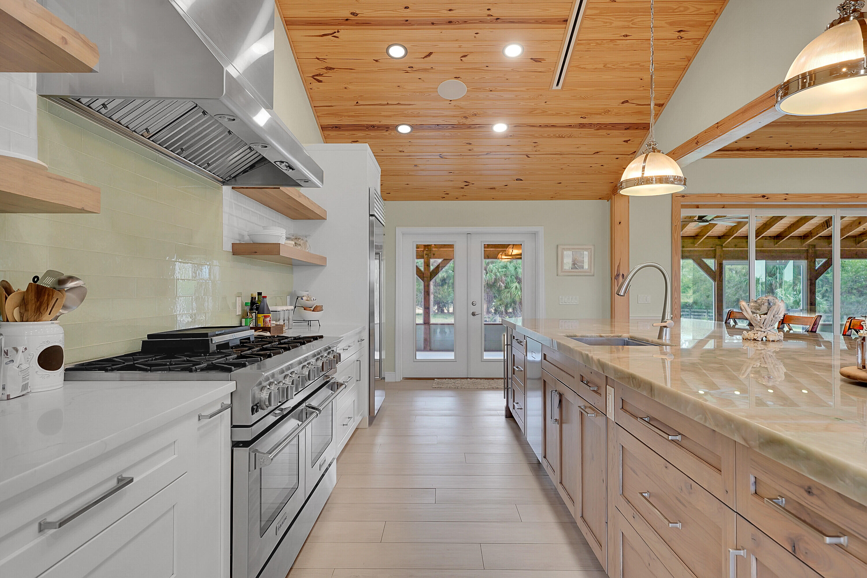 665000 Stuart Woods Ranch Hosanah Ln - Residential