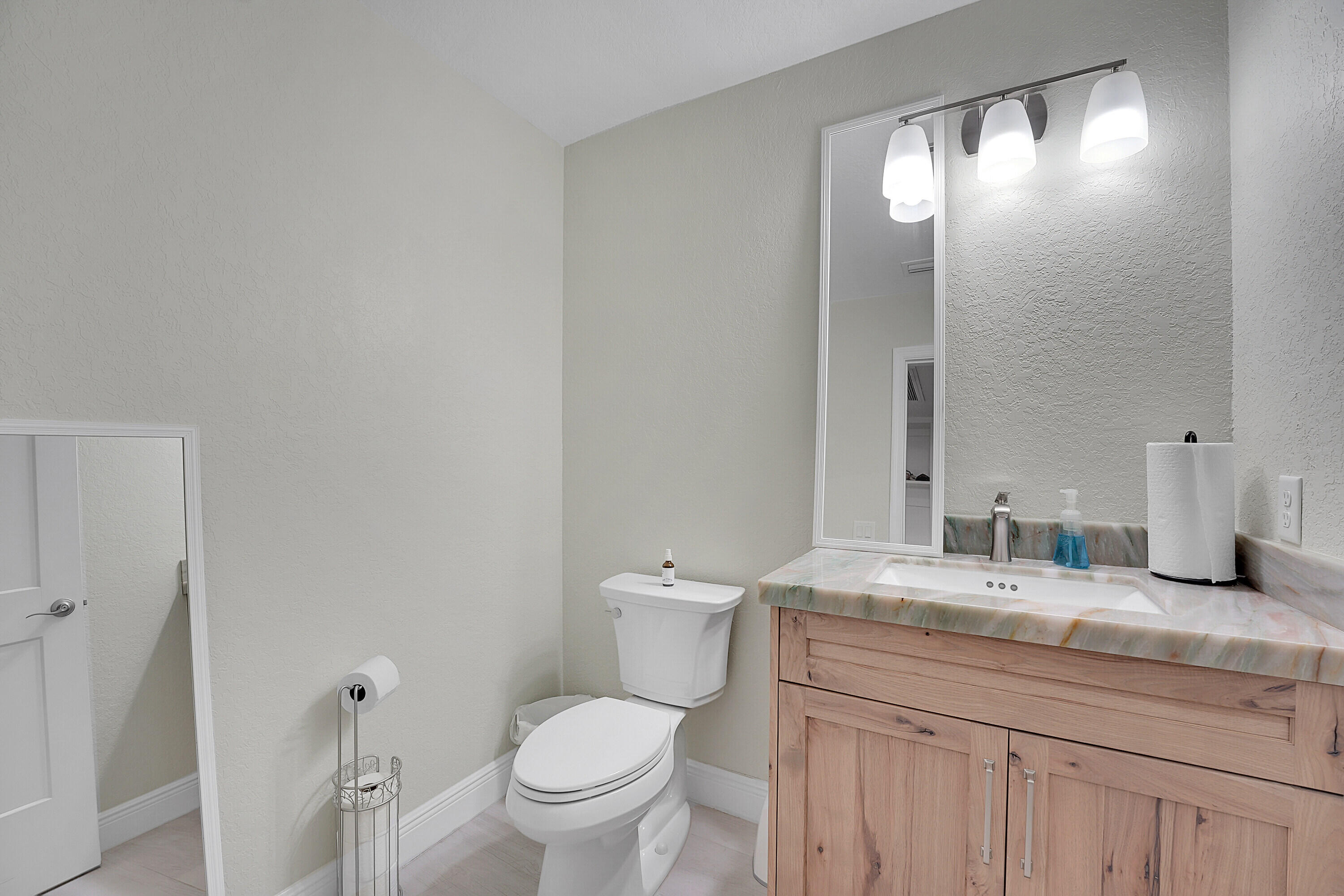 665000 Stuart Woods Ranch Hosanah Ln - Residential