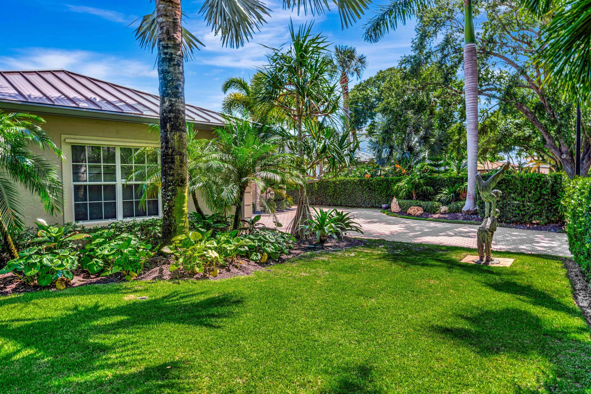 ADMIRALS COVE - Residential