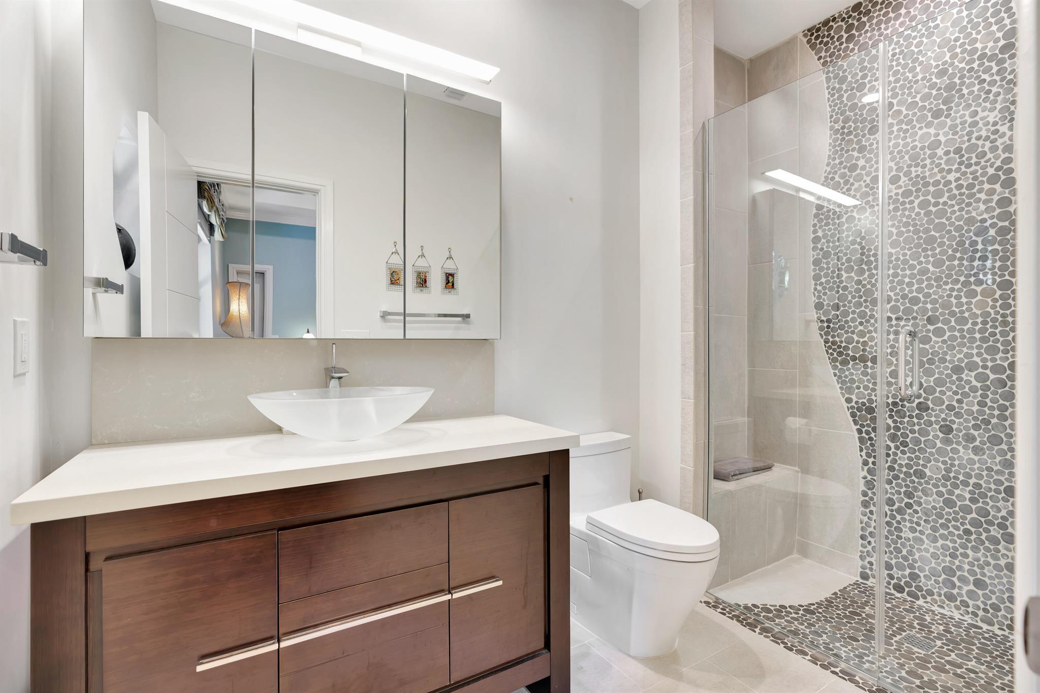 ADMIRALS COVE - Residential