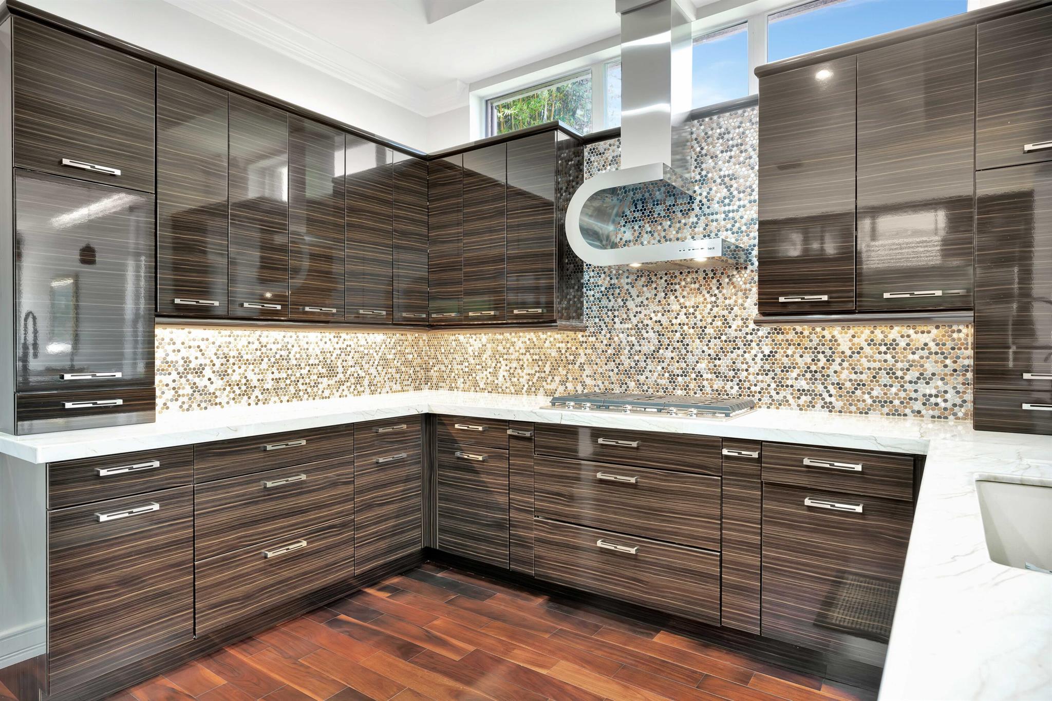 ADMIRALS COVE - Residential