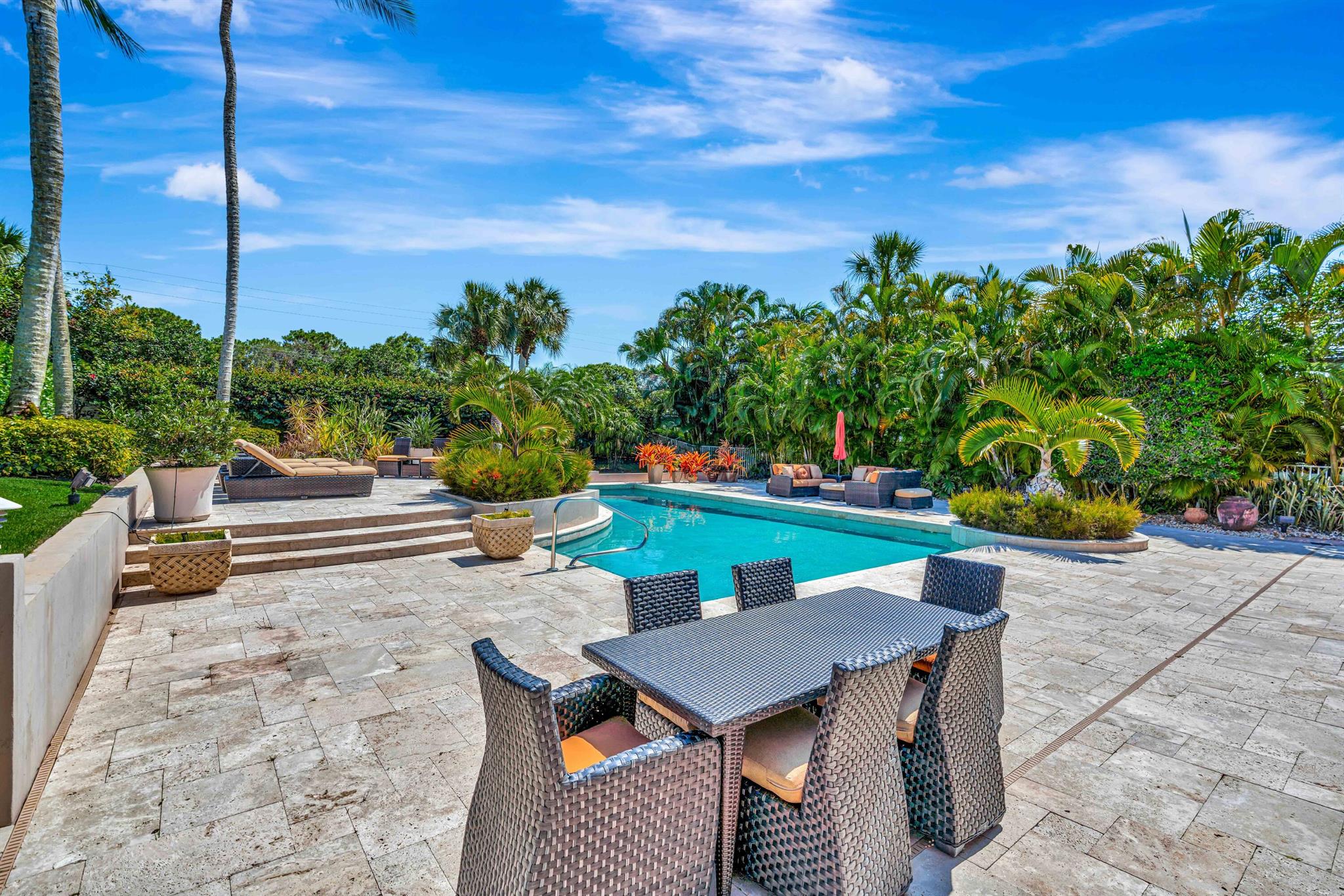 ADMIRALS COVE - Residential