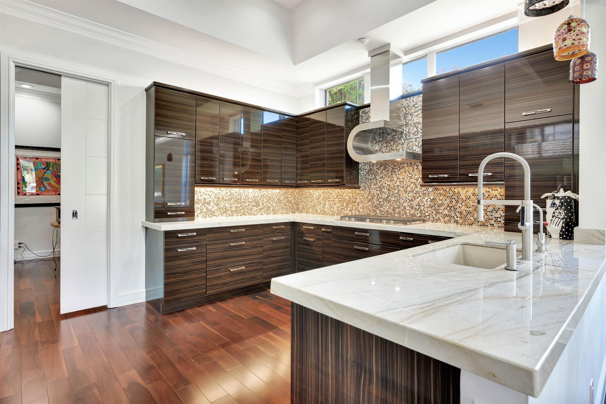 ADMIRALS COVE - Residential