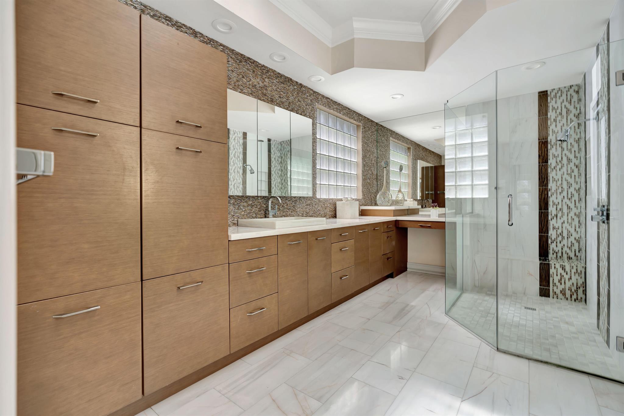 ADMIRALS COVE - Residential