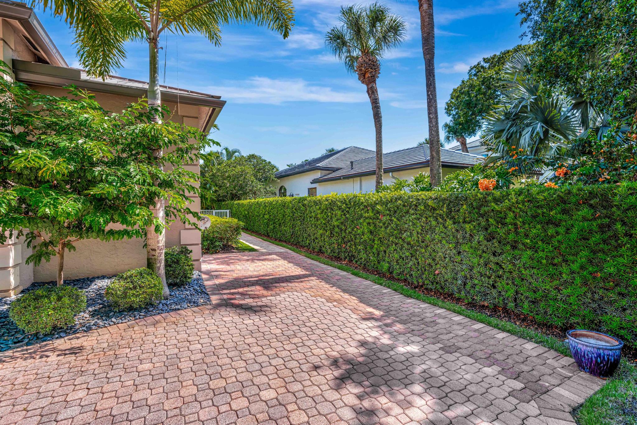 ADMIRALS COVE - Residential