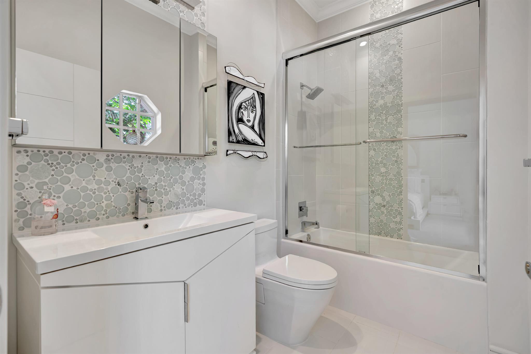 ADMIRALS COVE - Residential