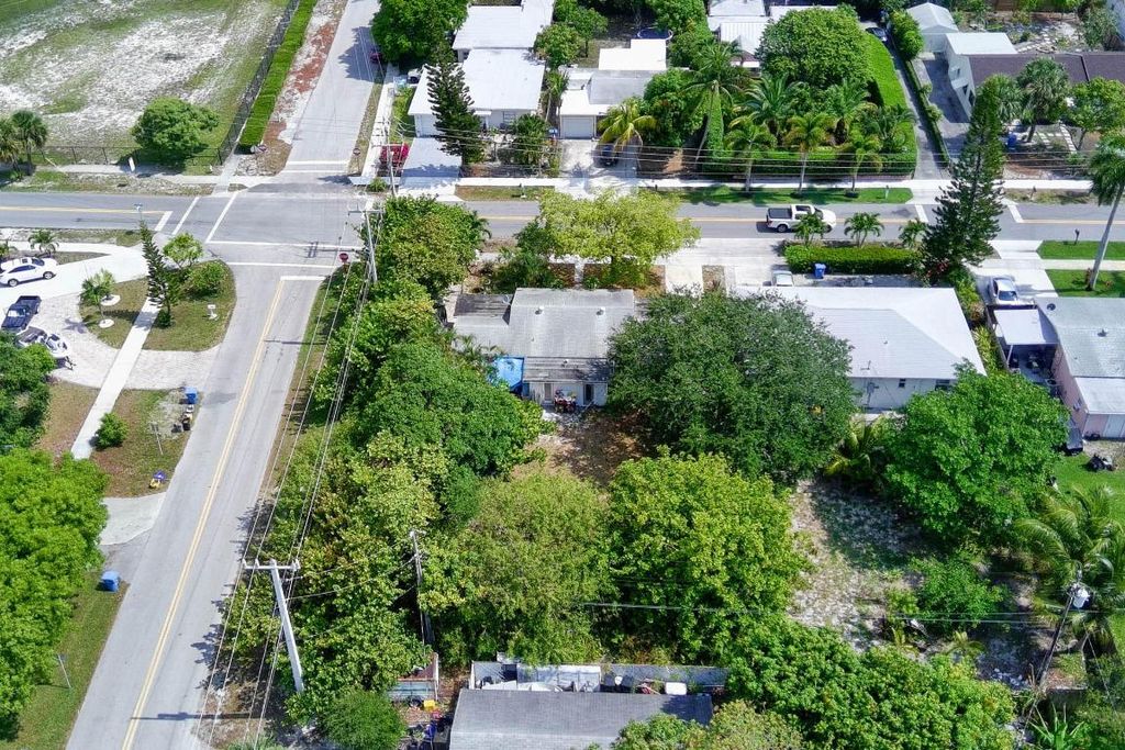 Photo of 714 W Pine Street #E, Lantana, FL 33462 (MLS # R11095154)