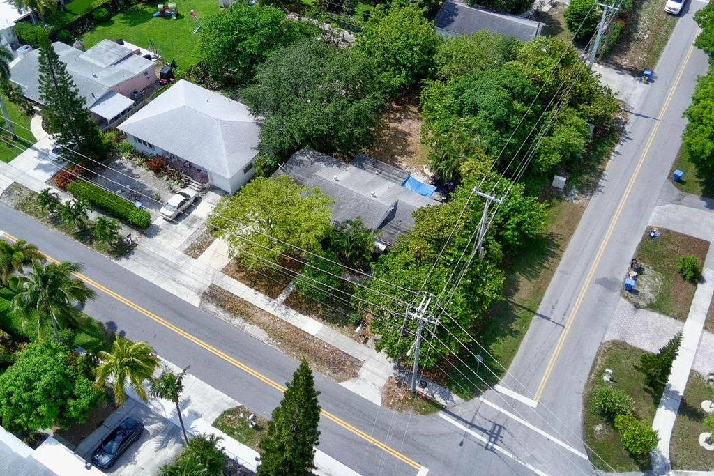 Photo of 714 W Pine Street #E, Lantana, FL 33462 (MLS # R11095154)