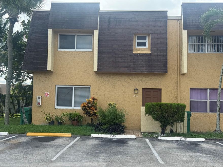 Move-in ready Rental, beautifully renovated 3-bedroom, 2.5-bathroom townhouse featuring an enclosed Florida room that can serve as an office or additional bedroom. Tile flooring on the first floor and wood laminate on the second floor. Updated bathrooms with new vanities and fixtures. Modern kitchen with stainless steel appliances. Located in a quiet neighborhood, this corner/end unit offers a large open green space.