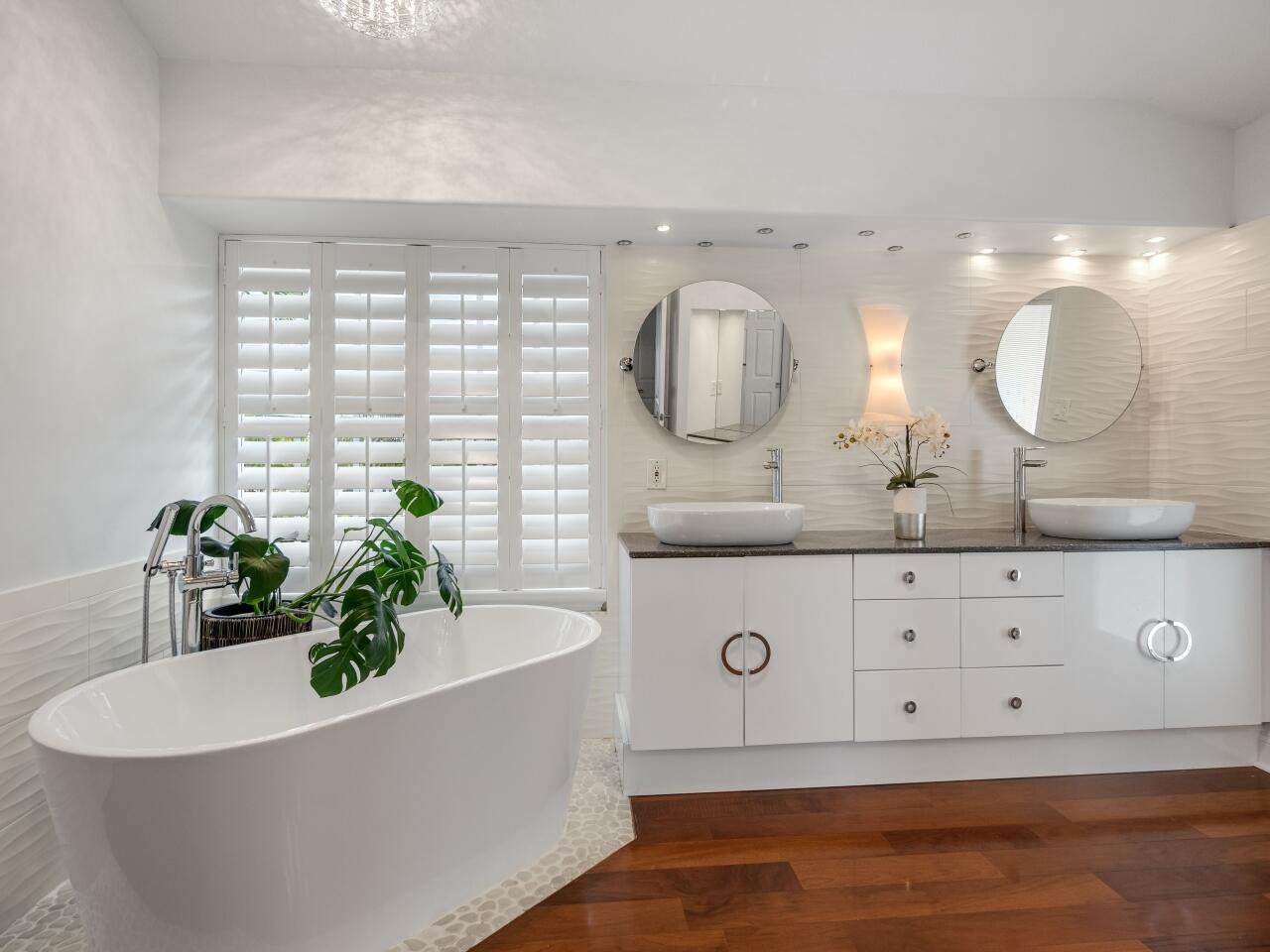 LANDS END - Residential