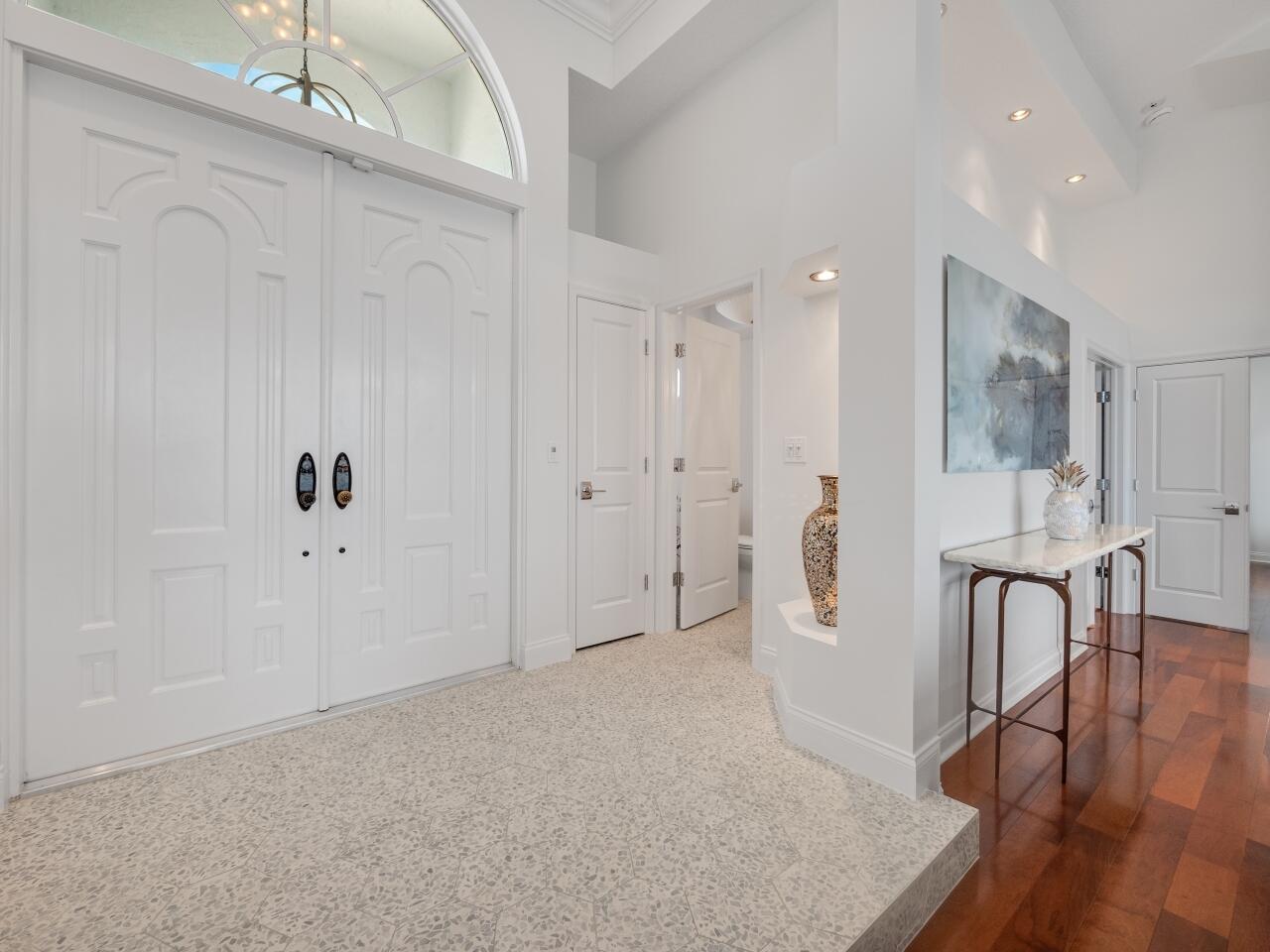 LANDS END - Residential