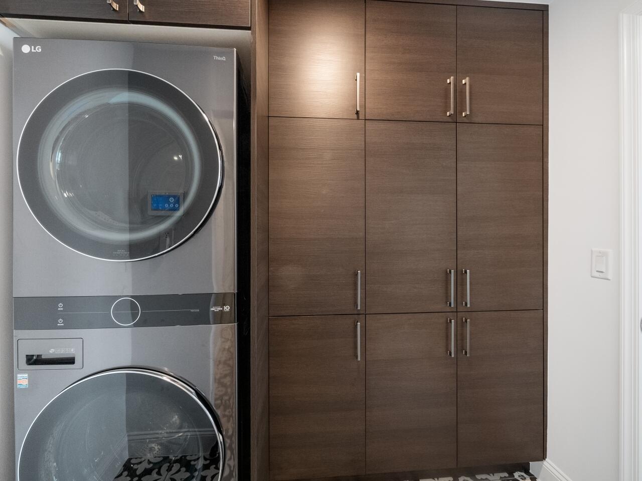 LANDS END - Residential