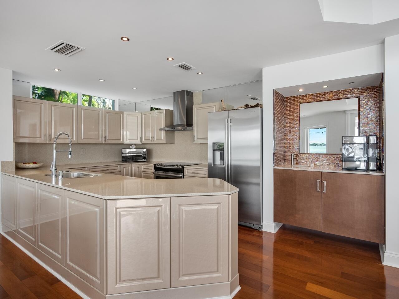 LANDS END - Residential