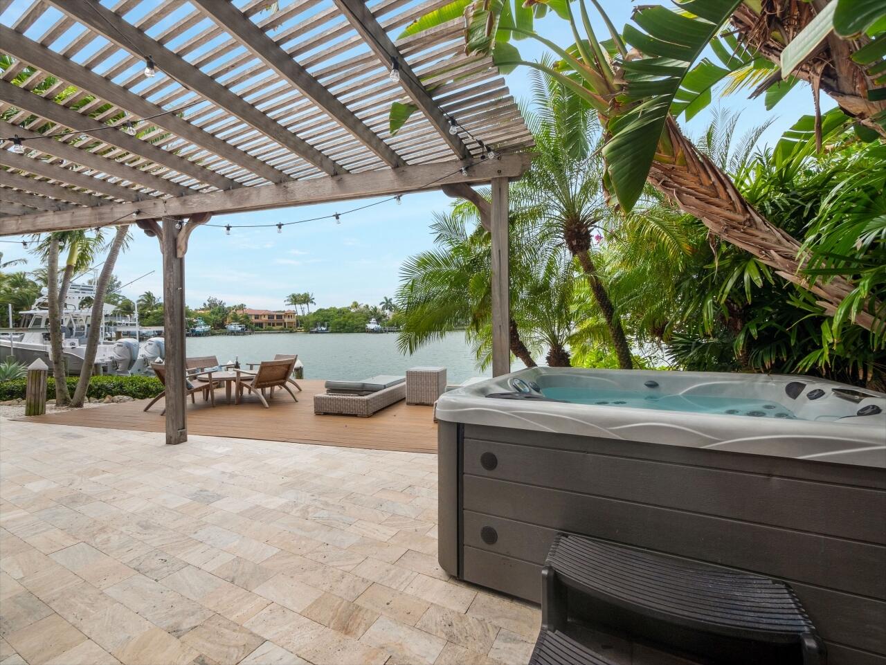 LANDS END - Residential