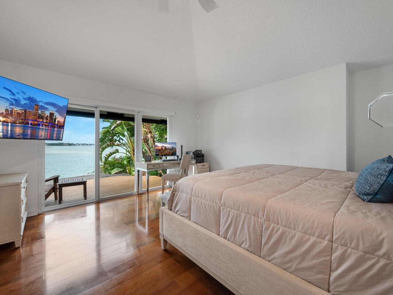 LANDS END - Residential