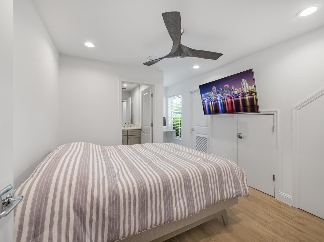 LANDS END - Residential