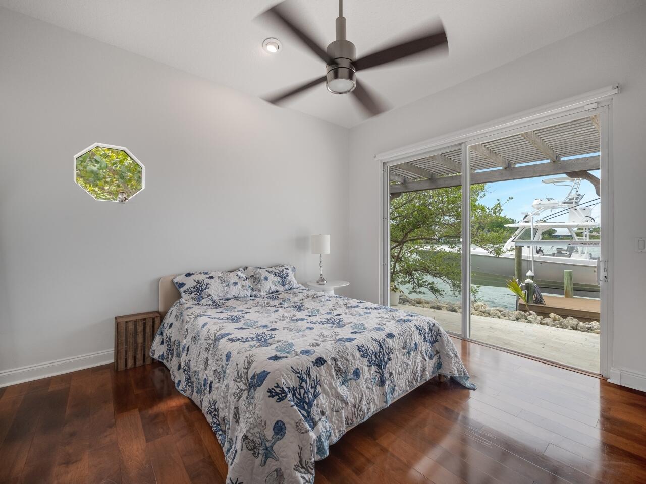 LANDS END - Residential