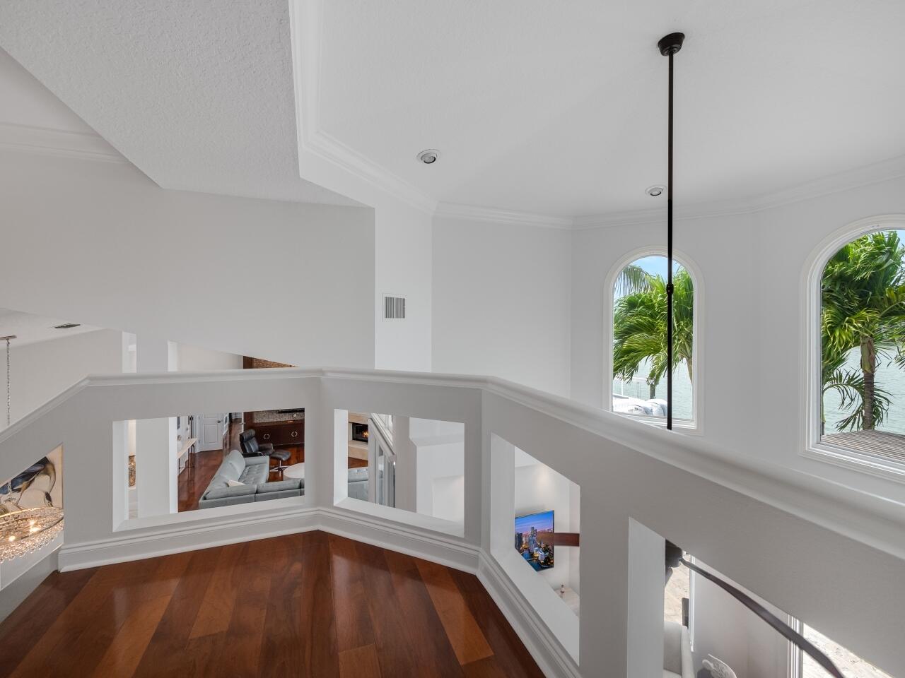 LANDS END - Residential