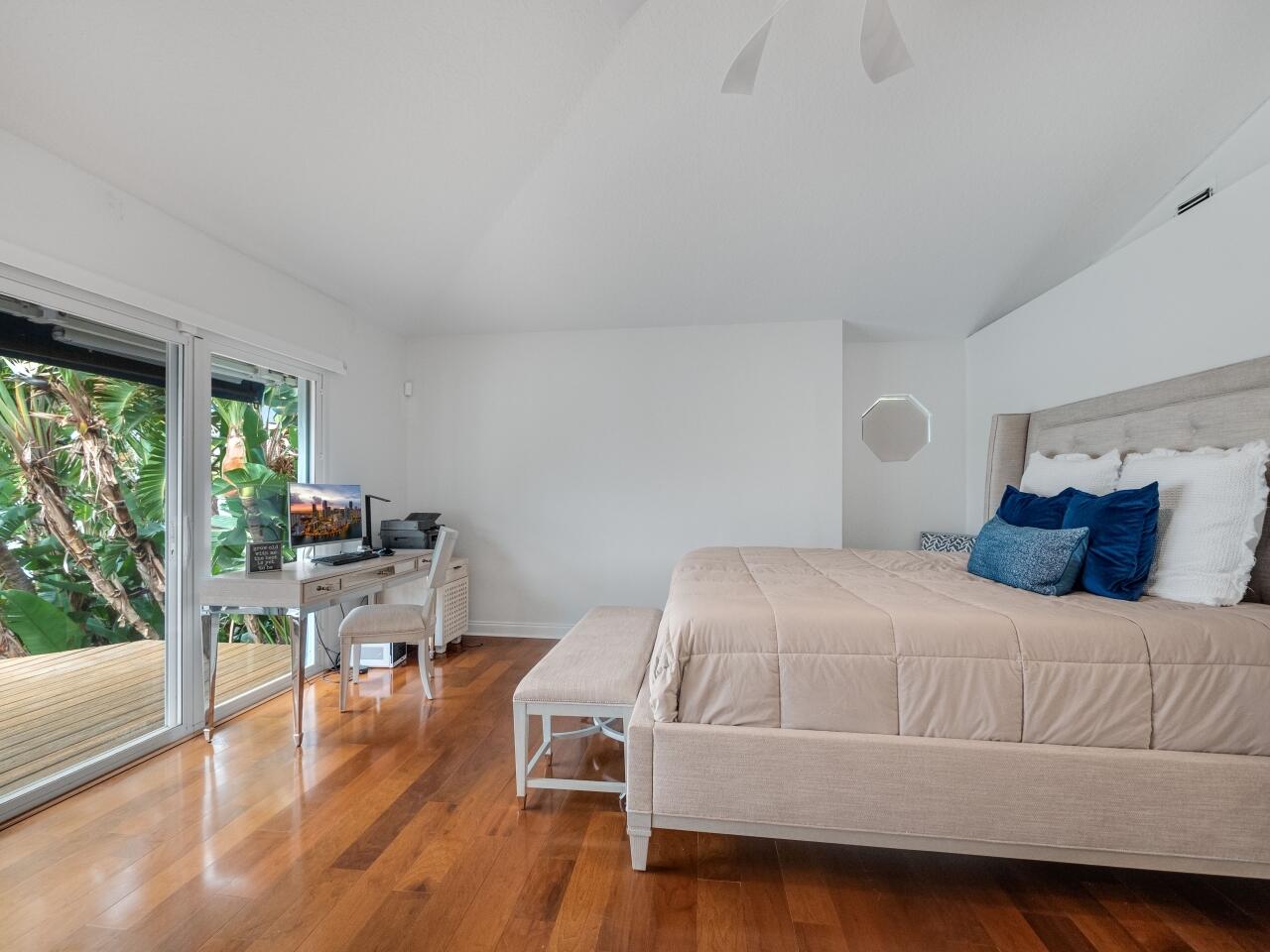 LANDS END - Residential