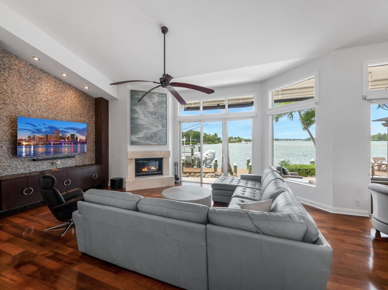 LANDS END - Residential