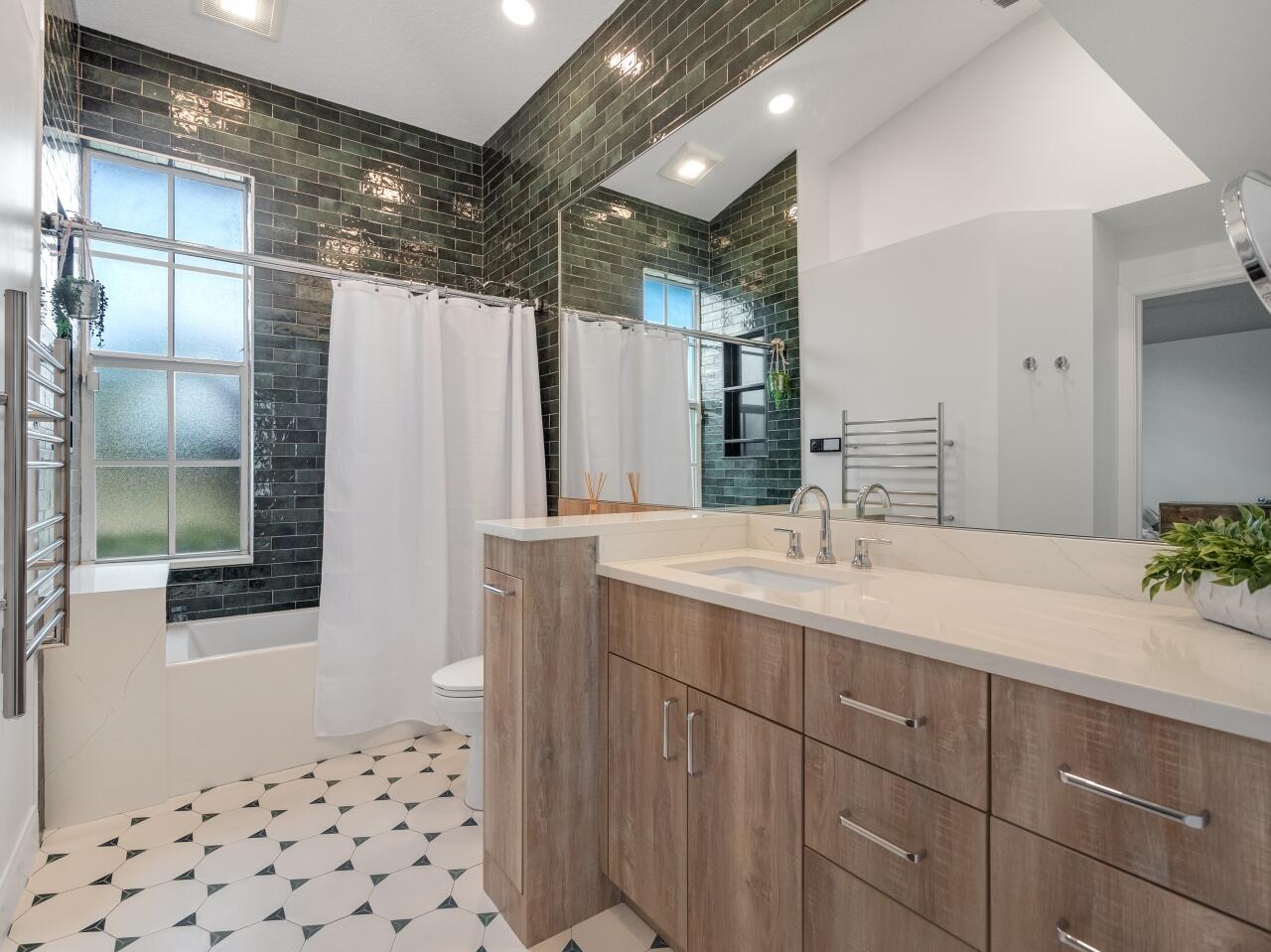 LANDS END - Residential