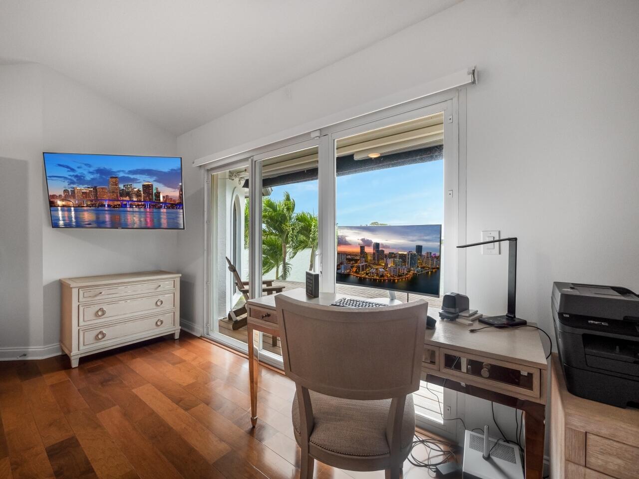 LANDS END - Residential