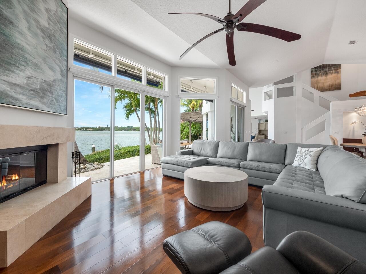 LANDS END - Residential