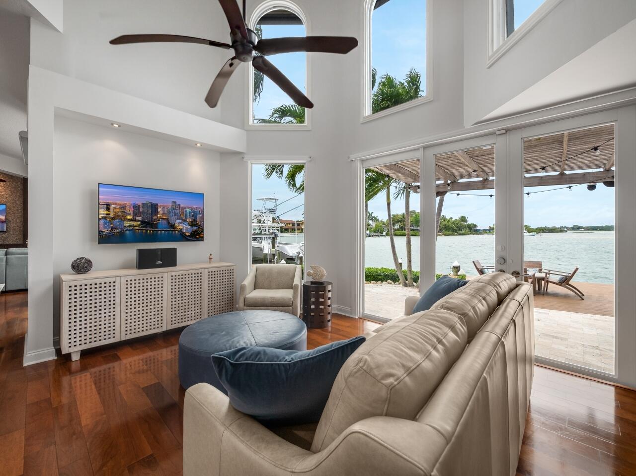 LANDS END - Residential