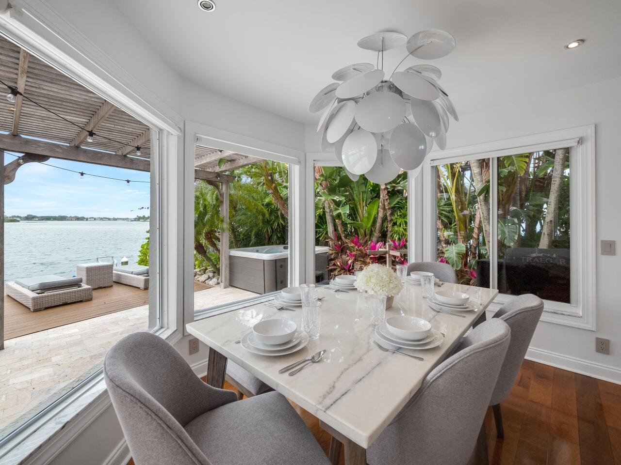 LANDS END - Residential