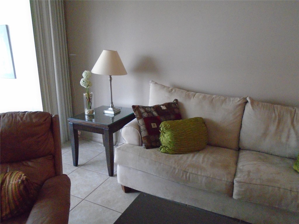 PALM-AIRE AT CORAL KEY GA - Residential Lease