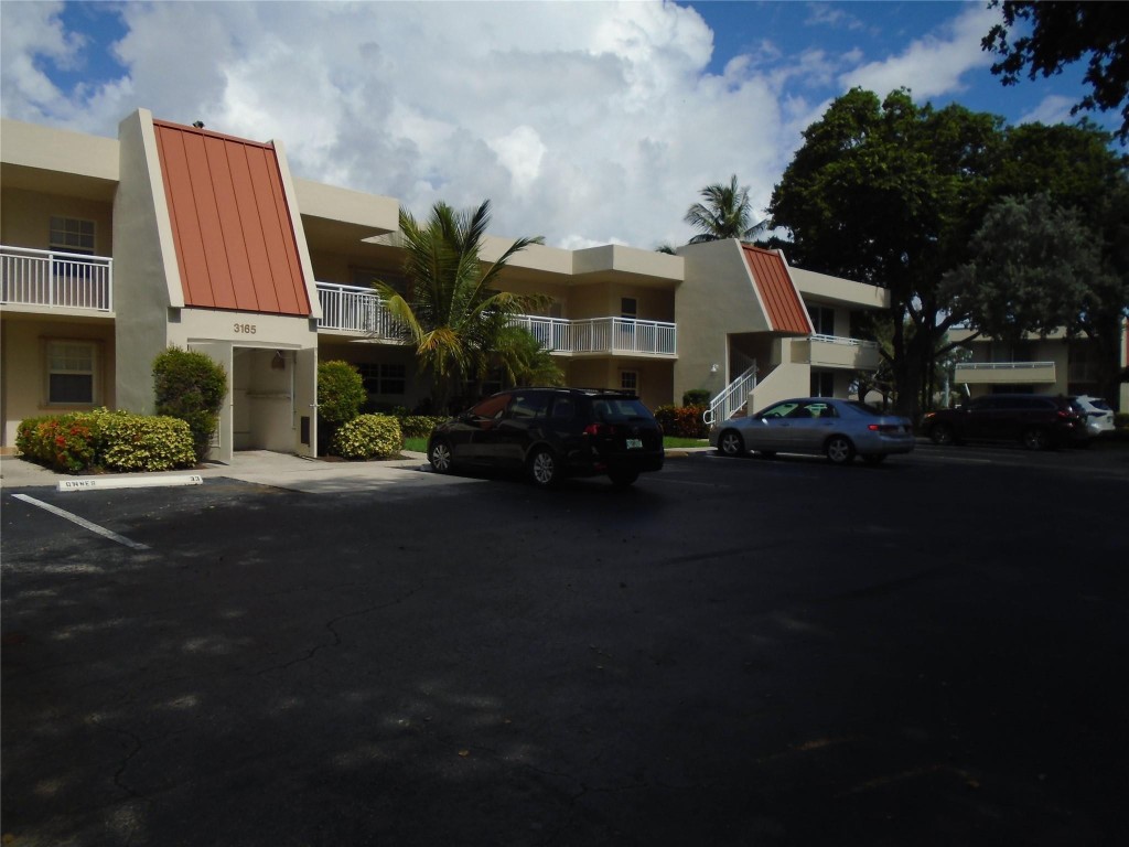PALM-AIRE AT CORAL KEY GA - Residential Lease