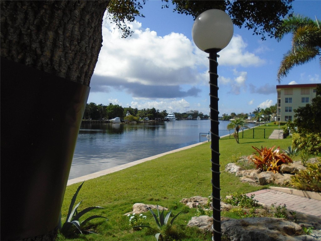 PALM-AIRE AT CORAL KEY GA - Residential Lease