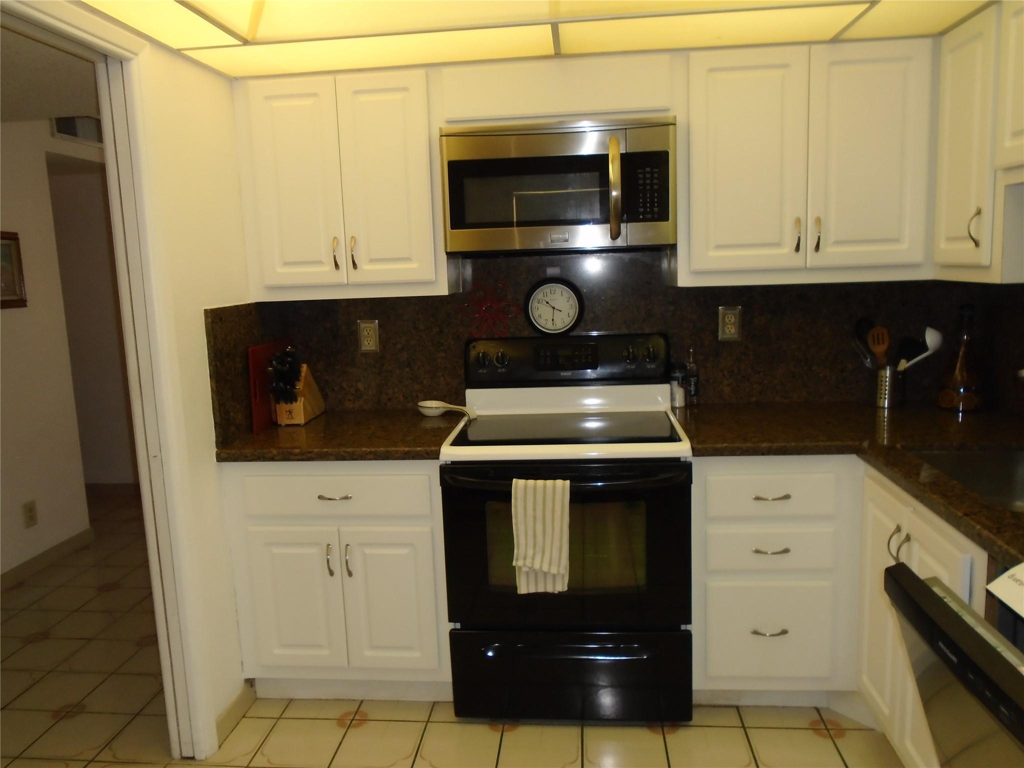 PALM-AIRE AT CORAL KEY GA - Residential Lease