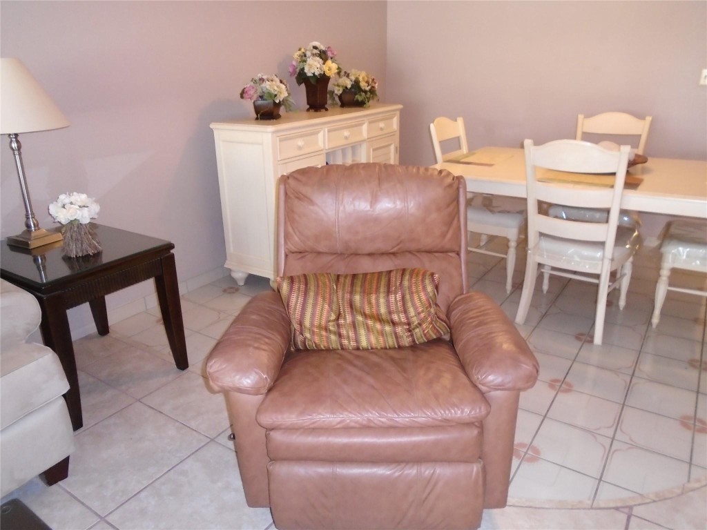 PALM-AIRE AT CORAL KEY GA - Residential Lease