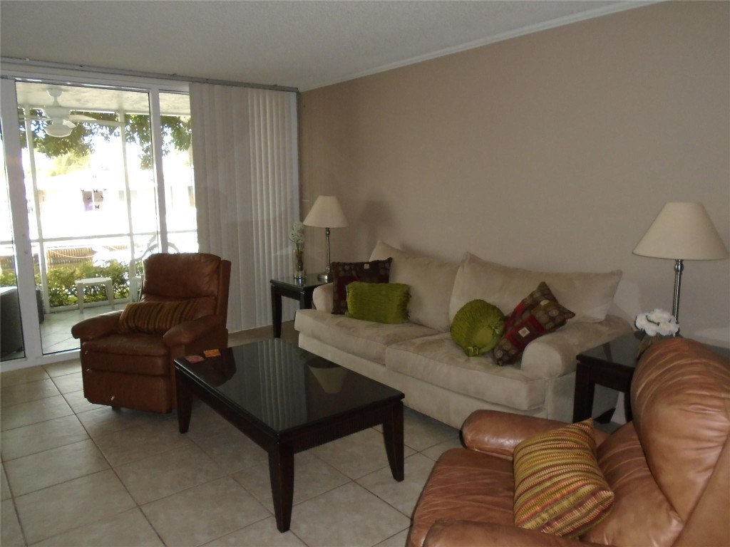 PALM-AIRE AT CORAL KEY GA - Residential Lease
