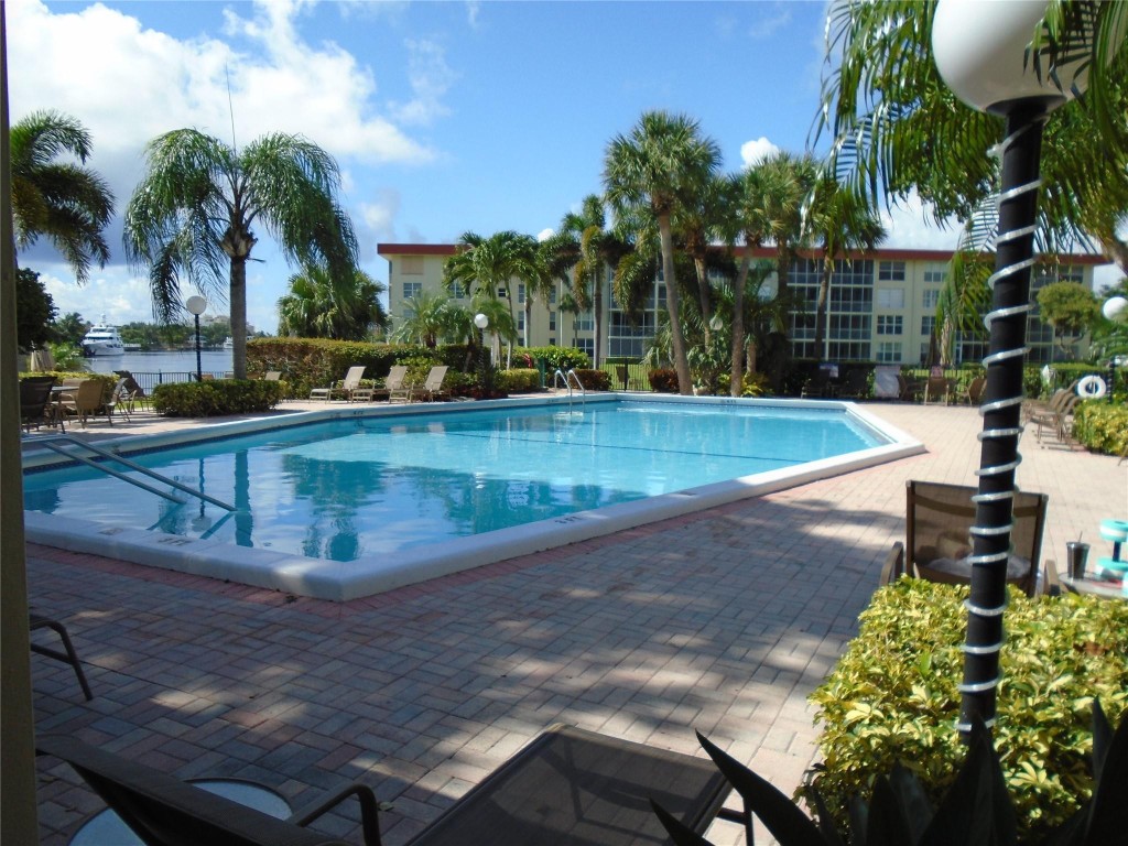 PALM-AIRE AT CORAL KEY GA - Residential Lease