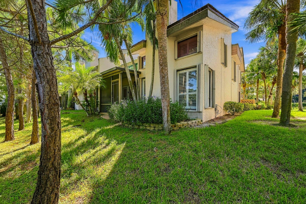 Photo of 22932 IRONWEDGE Drive, Boca Raton, FL 33433 (MLS # B26092076)