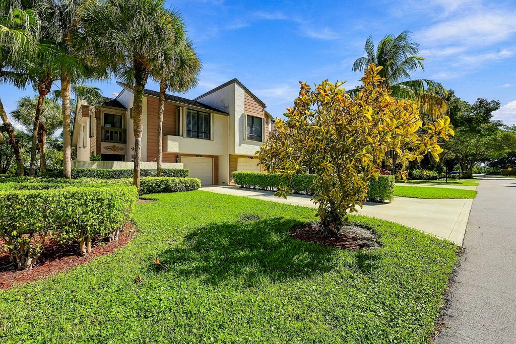 Photo of 22932 IRONWEDGE Drive, Boca Raton, FL 33433 (MLS # B26092076)