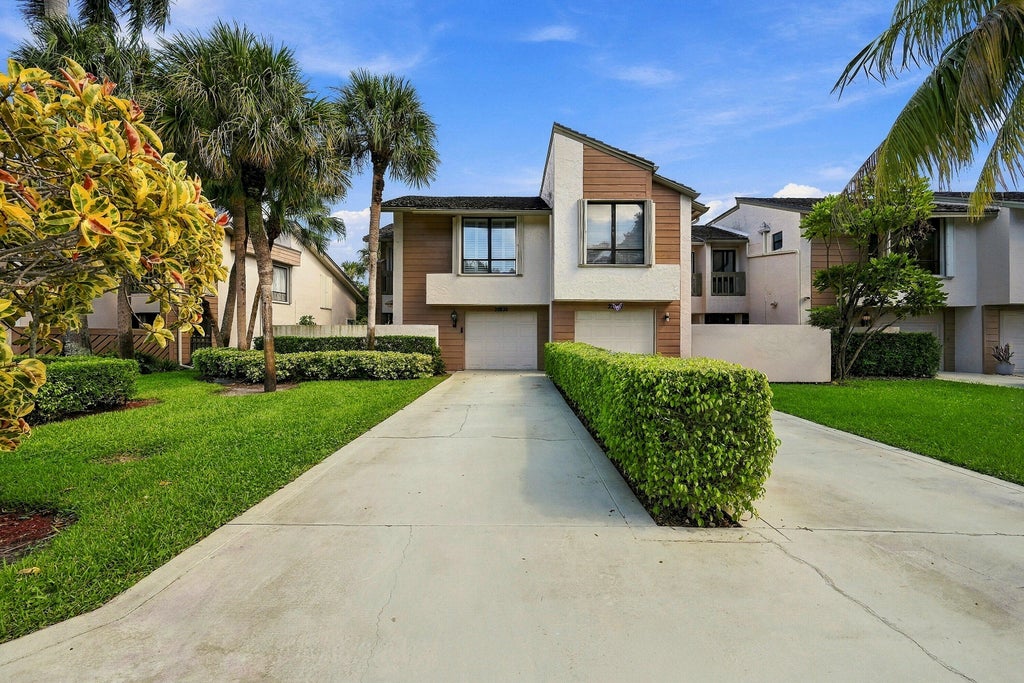 Photo of 22932 IRONWEDGE Drive, Boca Raton, FL 33433 (MLS # B26092076)