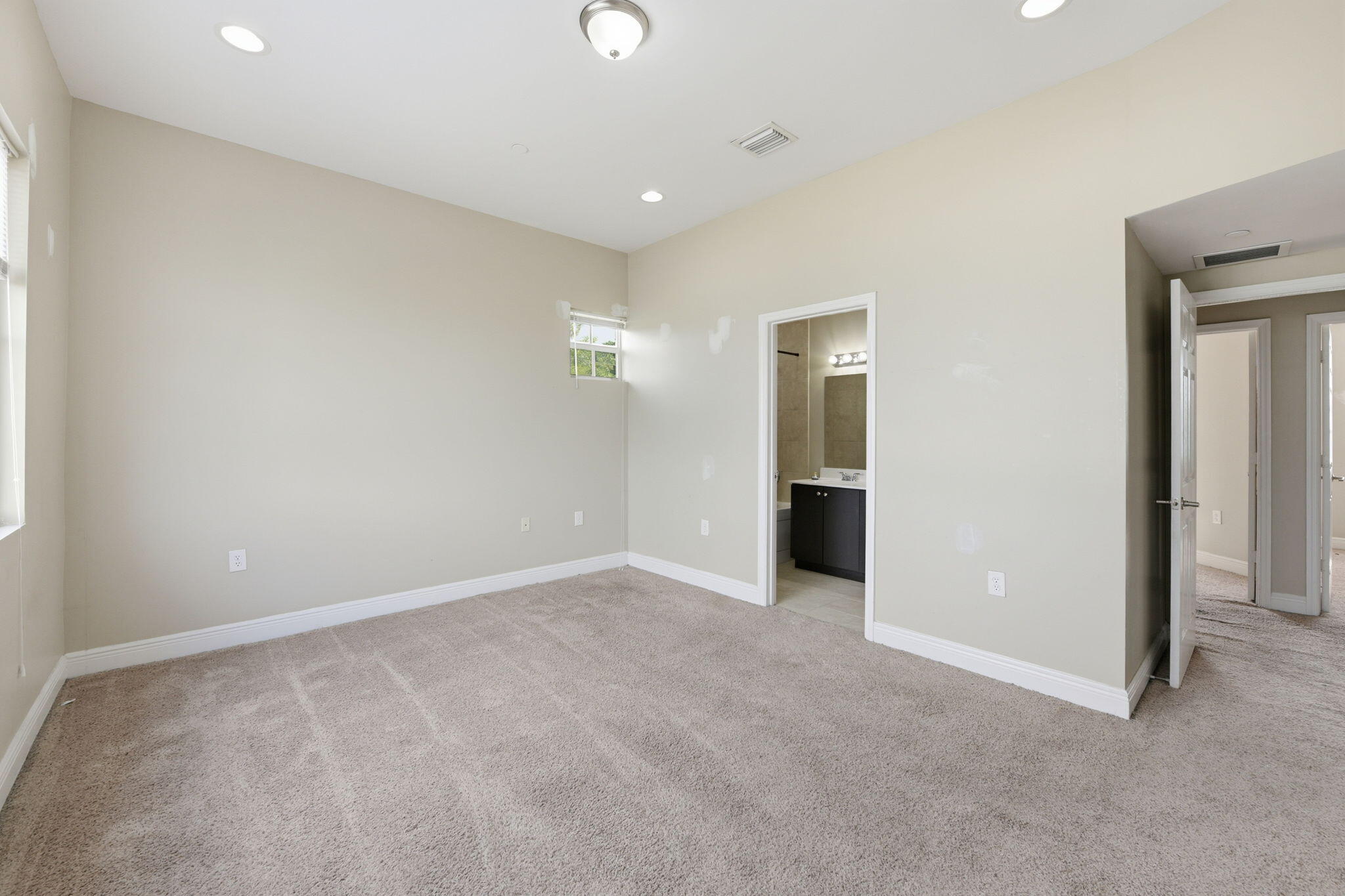 HOLLYWOOD LAWNS - Residential