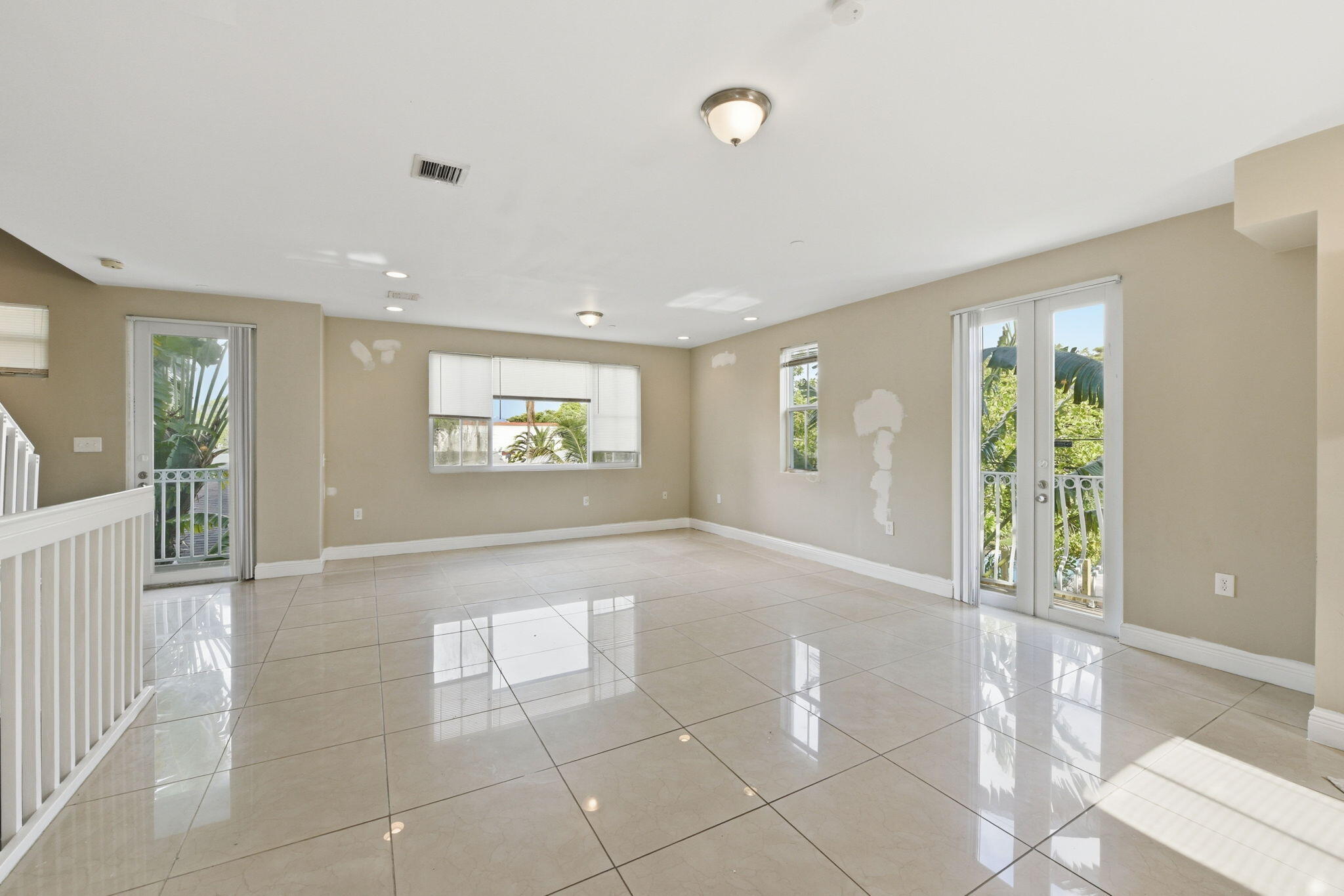 HOLLYWOOD LAWNS - Residential