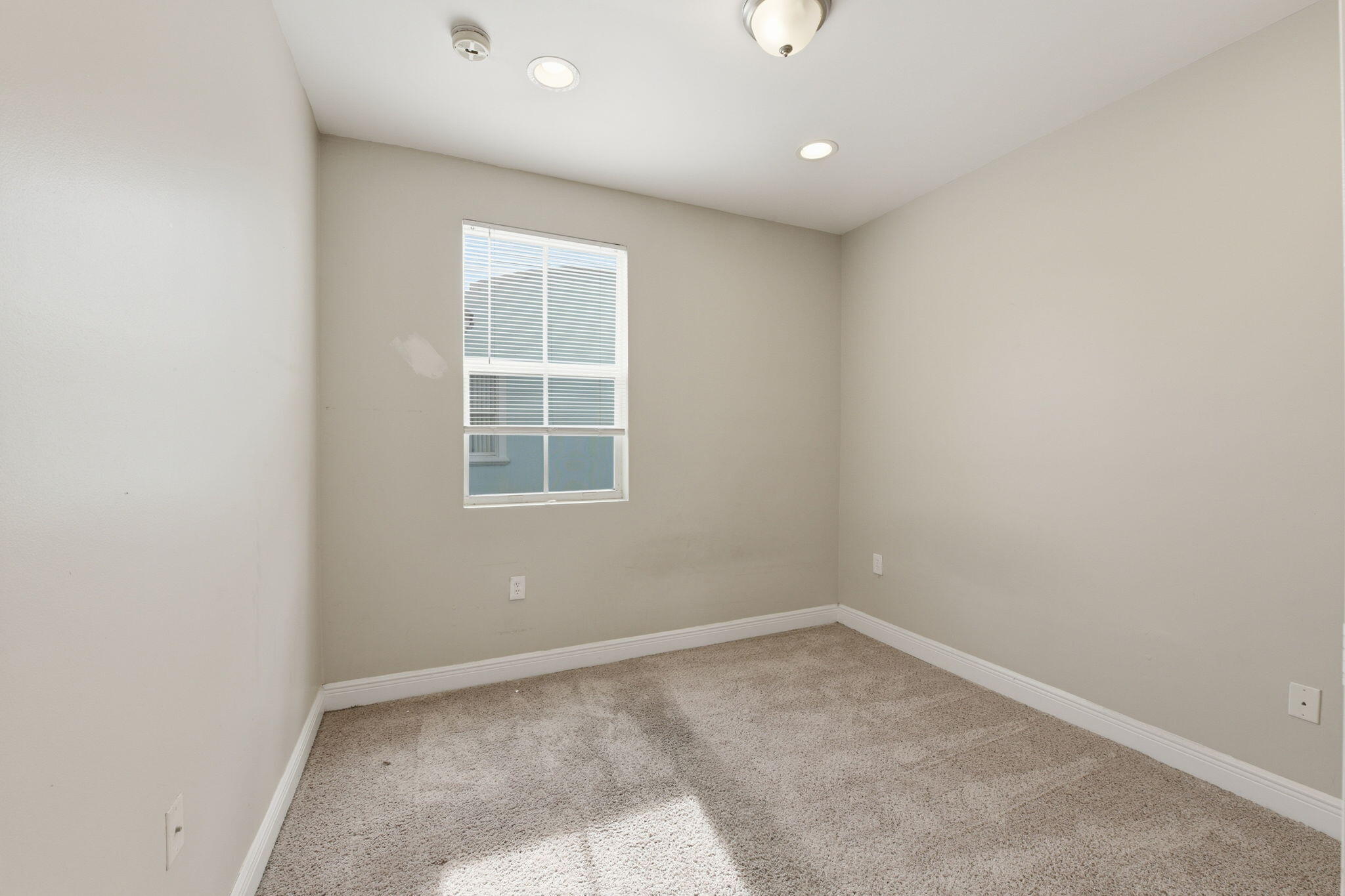 HOLLYWOOD LAWNS - Residential