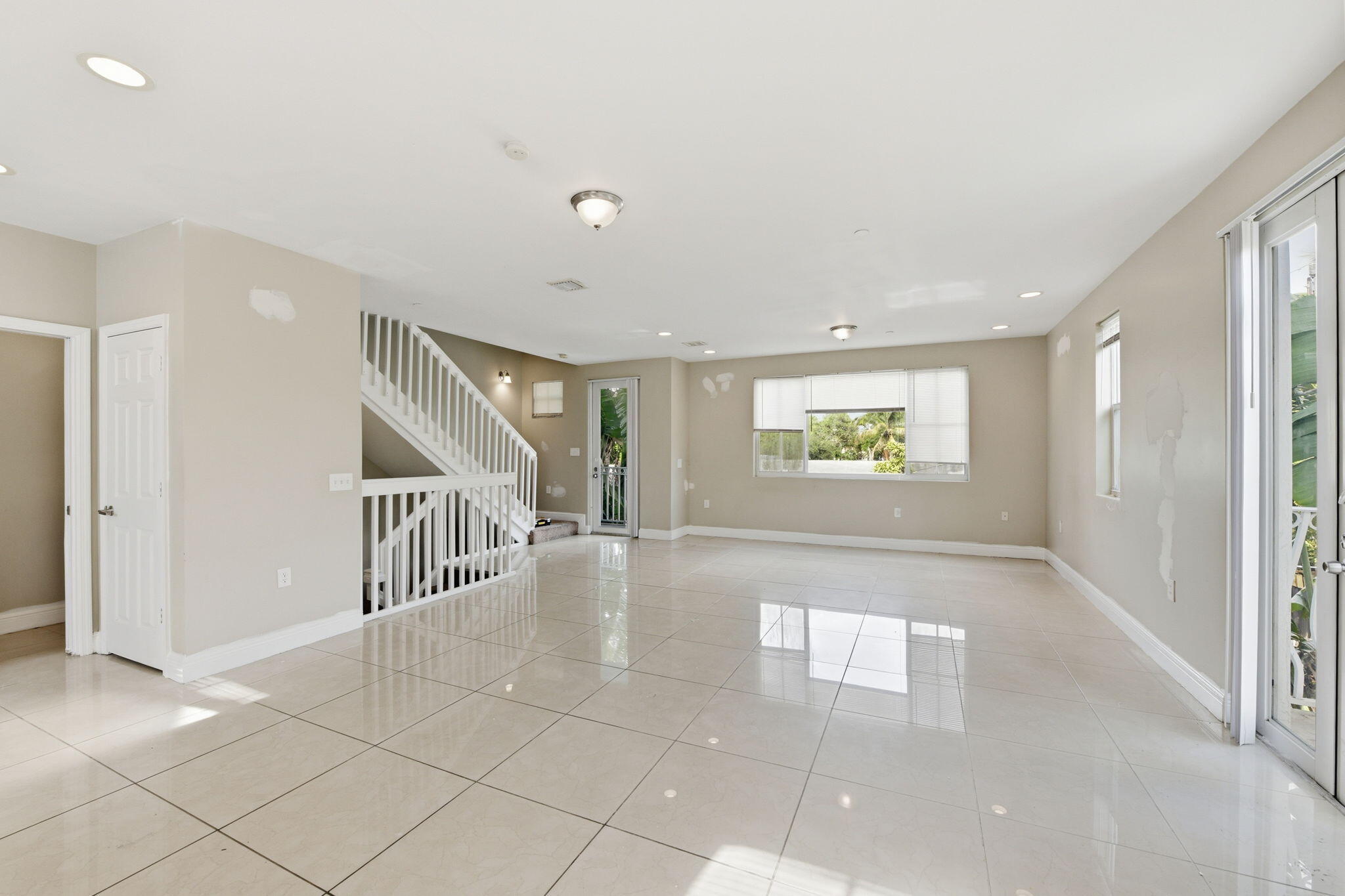 HOLLYWOOD LAWNS - Residential